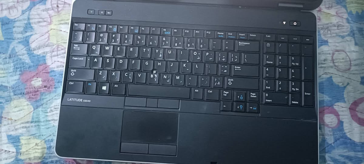السلام عليكم 
لابتوب dell latitude e6540
للبيع موصفات 
موضحة بصورة 
رام 16 
Core i7 الجيل الرابع فئة M 
تخزين ssd 256
كارت شاشة خارجي 2g
شحن يطول شاحنة اصلية نضافة 95%
للبيع السعر 220 و توصيل موجود بيهة مجال قليل


**إذا كنت صاحب هذا الإعلان وتريد حذفه لأي سبب، رجاءا أرسل رسالة إلى الدعم الفني**