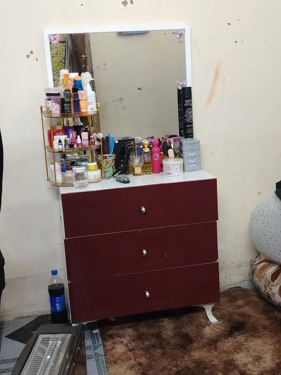 غرفه نوم 5قطع نضيفه سعرها 275وبيها مجال قليل مكانها بغداد رقم هاتف واتساب ***********
