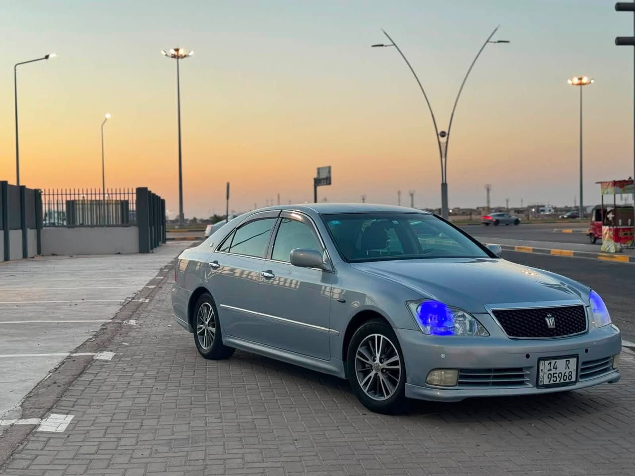 شاهينه 2004 رقم بصره
شاصي 82 فول مواصفات ما عدا الفتحه جاهزه من كل شي بيه تبدل قطع نفس اللون اثر جراد بدون حادث مكاني بصره السعر 120 رقم. ***********
