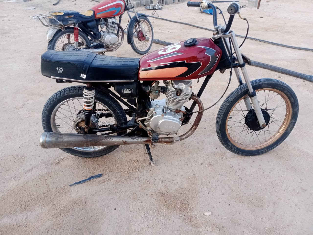 سلام عليكم
للبيع دراجه نامه كلك مكفوله من العشاير  مكينه ما مفتوحه سعر 275 وبيها مجال قليل مكانها خور الزبير للتواصل
***********
