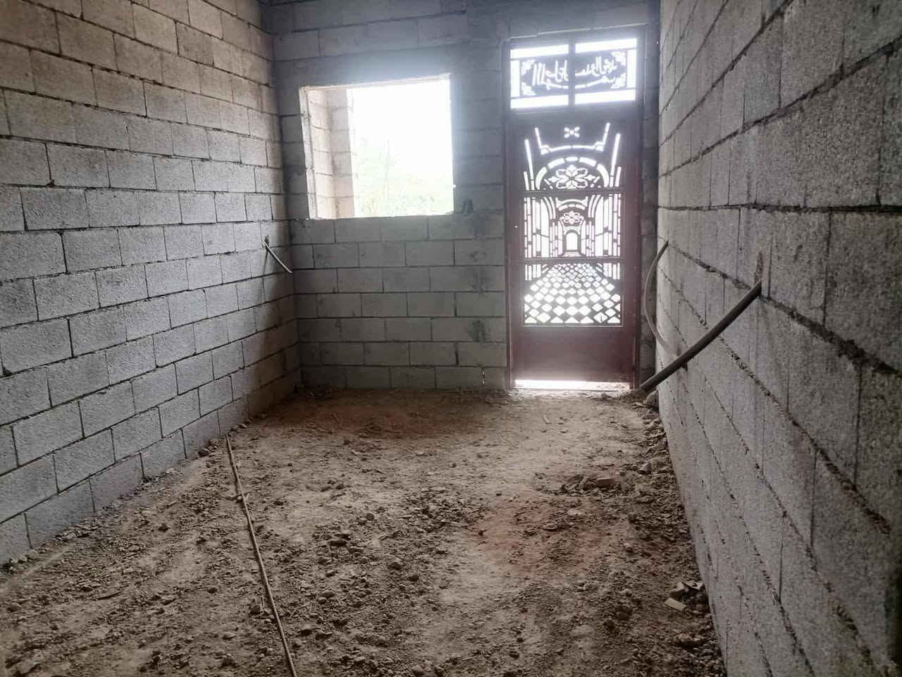 ♦️للبيع دارسكن بناحية الكرابلة قرب مدرسة المكارم مساحة ٣٤٠ متر ركن على شارعين موقع راقي جدا خدمات فووول
غرفتين نوم وصالة مطبخ مجموعة صحية ديوانية هول 
شغل درجة أولى سنه ٢٠٢٤ رباط ارضي خريطة حلوه 
والسعر ٥٠ مليون وبيها مجال او مراوس بيت حسب القناعة ***********
***********
♦️للبيع دارسكن بناحية الكرابلة قرب مدرسة المكارم مساحة ٣٤٠ متر ركن على شارعين موقع راقي جدا خدمات فووول
