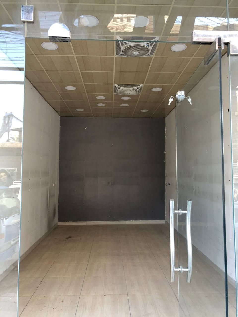 محل الايجار

الاعظمية شارع جامع جلال

المساحه واجه ٤ متر نزال ٧ متر

تائسيسات صحيه الاستفسار 

***********
