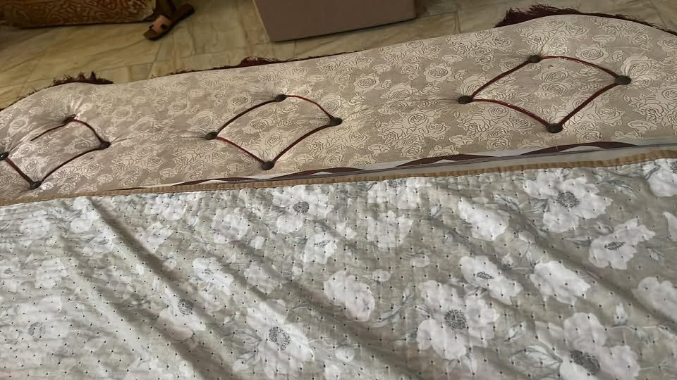 غرفه مستعمله للبيع سعره ٣٠٠
***********
