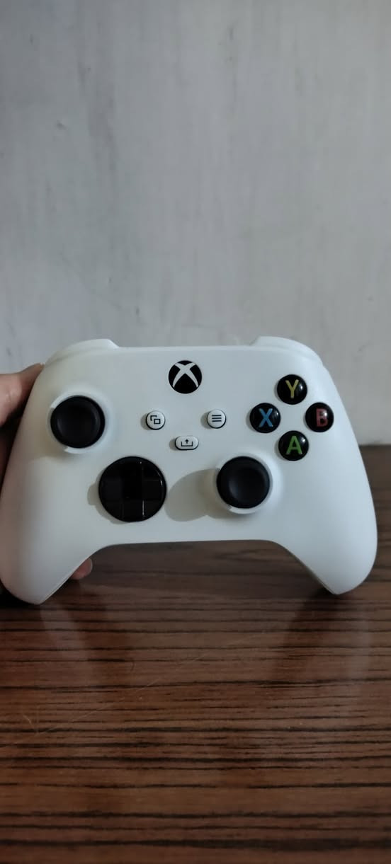 سلام عليكم جهاز xbox series s اكسبوكس سيرس اس للبيع استخدام اقل من 10 شهور وما مفتوح ابدا ولابي اي عطل  وجويستك أصلية مال الجهاز وكذالك ما مفتوحة ولا مصلحة ولا بيها درفت بل انلوك ولا اي عطل وبي حساب كيم باس التمت ينتهي 16/ 6/2026 وحساب ثاني بيه fc26 فقط
ومعاه هدية شاحن بطاريات مال جوسيتك و اربع بطاريات ومعاه الكارتون سعرهم كامل 360 الف
2-يو بي اس حجم 850 معاه الكارتون سعرو 35 الف استعمالو تقريبا ٤ أشهر
3-شاشة حجم 32 استعمال ٤ أشهر معا الكارتون وبيها ياسين تيفي لمشاهدة المباريات
وتكدر تحمل عليها أي برنامج سعر 90 الف
للتواصل *********** واتساب
*********** واتساب
ما عندي ماسنجر 
عنوان 17 تموز الجانب الأيمن
