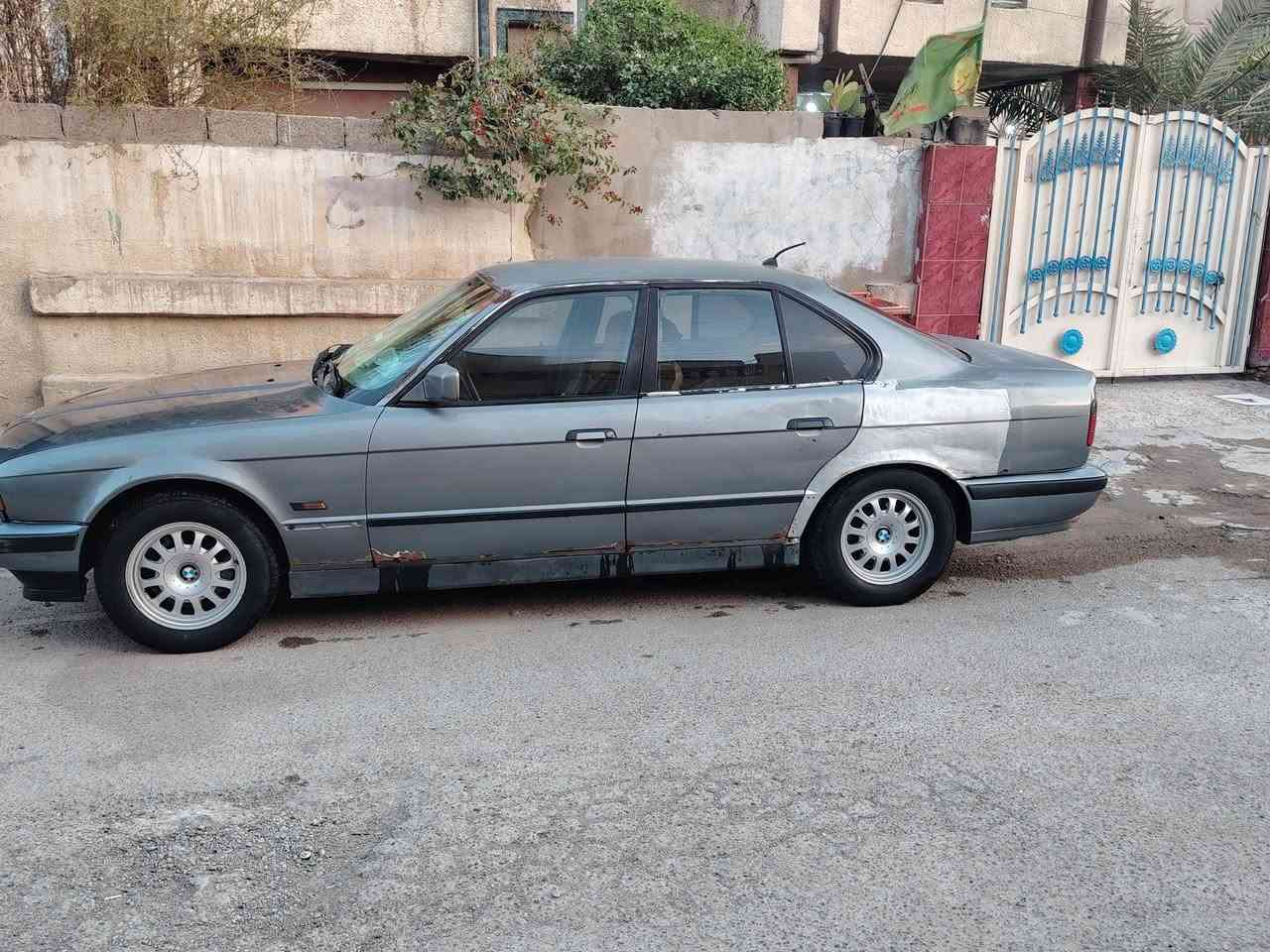 السلام عليكم
اخون للبيع  بي ام  حجم 535  مكينه 6 مفتوح كير جديد خير من لله
صدر  جديد امامي خلفي  كهربائيات كله شغاله
تريد بس صبغ سياره  السعر 48 وبيه مجال مكان السياره بغداد اليرموك حي الداخليه 
***********
