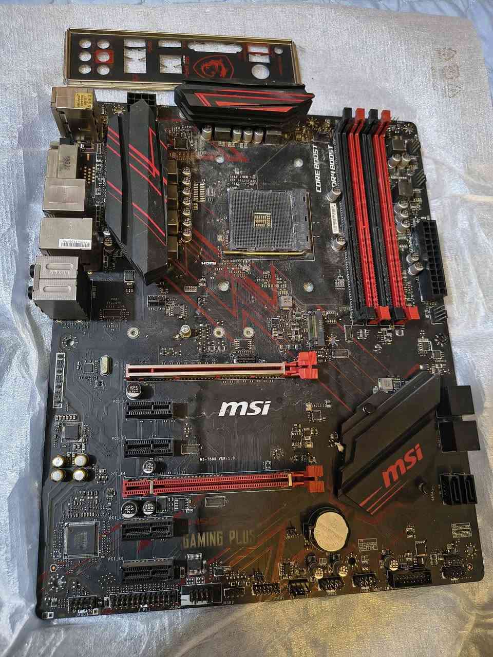 قطع بيسي للبيع:
معالج Ryzen 5 2400G مع مبرده الاصلي سعره 65 الف

معالج Ryzen 3 2200G سعره 45 الف 

مذربورد Msi B450 Gaming Plus عاطلة خلل بايوس سعرها 15 الف 

ماوس لوجيتيك مكتبي وايرلس سعره 10 الف 

هارد HDD مساحته 320 غيغا ابيعه فحم ما اعرف شغال لو لا سعره 5 الف

القطع كلها بحالة نظيفة جدا ومتوفر توصيل


**إذا كنت صاحب هذا الإعلان وتريد حذفه لأي سبب، رجاءا أرسل رسالة إلى الدعم الفني**