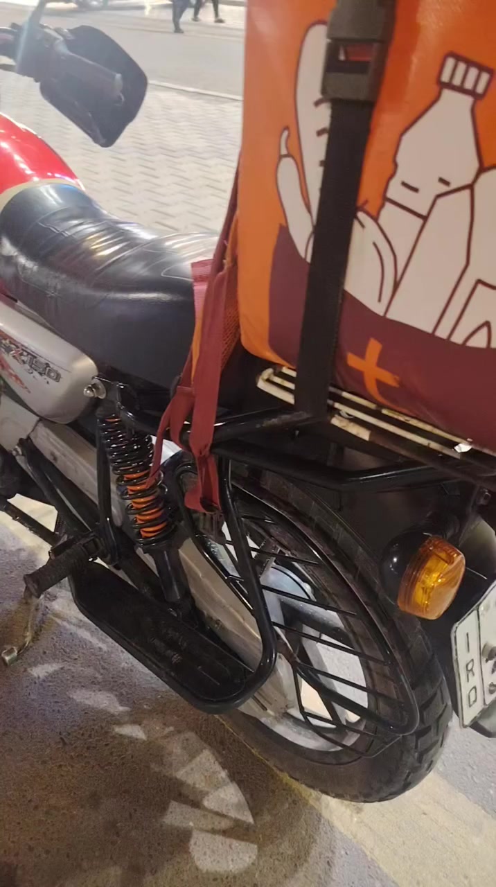 السلام عليكم دراجه بوكسر مو ديله 2023 رقم بغداد الإنكليزي ملاحظه دراجه مجفت صارله ١٥ يوم عرضها مليونين ونص بيه مجال  رقمي *********** مكاني بغداد الجديده كشره نظيفه دراجه
