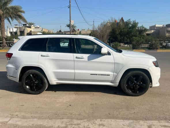 سياره جيب لاريدو فول 
مظروبه من جهه السايق اوفر لايت  سعرها 21الف دولار وبيها مجال الرقم ***********
