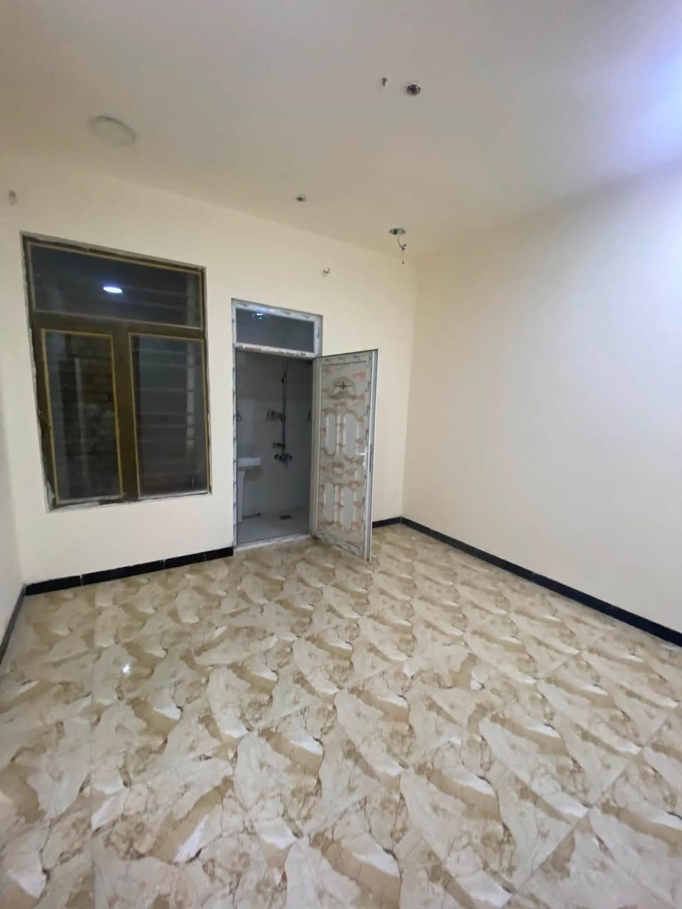 � للإيجار في السيدية – مربع التصنيع 🏡
✨ بيت زيرو مودرن جديد وغير مسكون سابقاً

📐 المساحة: 50 متر

💰 الإيجار: 700 ألف

يتكون من:

🛏️ غرفتين نوم

🛋️ صالة

🍳 مطبخ

🚿 خدمات كاملة

🌿 مكان هادئ ومناسب للسكن

للاسـتفسـار الاتـصال علـى الارقـام التـاليه  او زيـاره مكـتب عبدالله الرفيـعي السيـديه_شارع الضـباط_ مقابل مجـمع لحـوم جويـلي 

#مكتب-عبدالله-الرفيعي

***********

‏‭***********‬

‏‭+964 770 712 2380‬

━━━━━━━━━━━━━━━

#بيت #عقارات #منزل #بيع #وساطة_عقارية

#شركة #سيدية #بغداد #عراق

#عقارات_السيدية

#عقارات_الكرخ #ايجار_تجاري

#بنايات_سكنية

#عقارات_القادسية #عقارات_اليرموك #عقارات_المنصور

#عقارات_الحارثية #عقارات_الكاظمية #عقارات_الاعظمية

#عقارات_العطيفية #عقارات_حي_الجامعة
