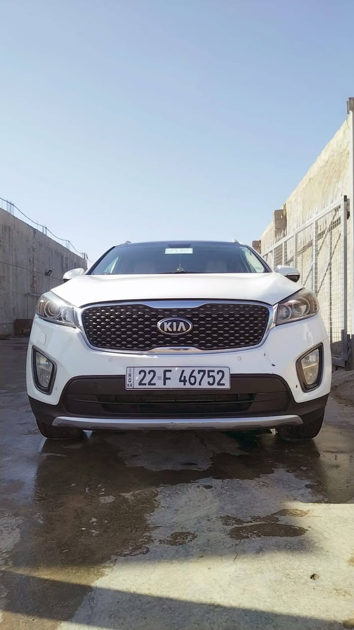 سلام عليكم
كيا سورنتو موديل 2015 شكل 2017
السياره كويتي فول مواصفات الاخير 
رقم انكليزي الجديد 22 
المواصفات
--------------
- محرك 4 سليندر..... 7 راكب

- بصمة تشغيل  + بصمة ابواب
- تبريد 3 قطع
جنطه كهرباء
- اشارة مرأة جانبية + مري شفط
- نظام ترحيب
- حساسات امامية وخلفية
- كامرة خلفية دوارة
- كراسي امامية كهرباء 
-  الكراسي جلد
- ثلاث انظمة قيادة( comfortable) + (Eco) + ( sport)
- ويل كب كروم بلادي 19
سياره جديدة مانقصها برغي 
باقي المواصفات معروفة
تحويل ثاني يوم 
للاتصال ***********
