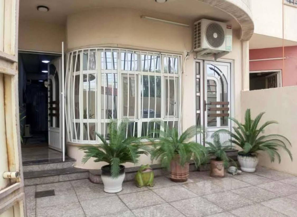 بيت طابقين 🏠 للبيع في حي الملايين خلف الگمرگ الجنس بستان ملك صرف وصل بلدية بأسمي 

مساحه البيت 100متر واجها 6 أمتار 🀄
يحتوي البيت على استقبال وهول ومطبخ وصحيات ومناور عدد 2 و كراج سيارة 
الطابق الثاني غرفتين نوم 🛌 وصحيات وبيتونه 
ارضيات مرمر من المدخل الى البيتونة
خدمات شوارع وماء وكهرباء
السعر 115 وبي مجال
للاستفسار الاتصال على الرقم
***********
أو مراسلتنا خاص

