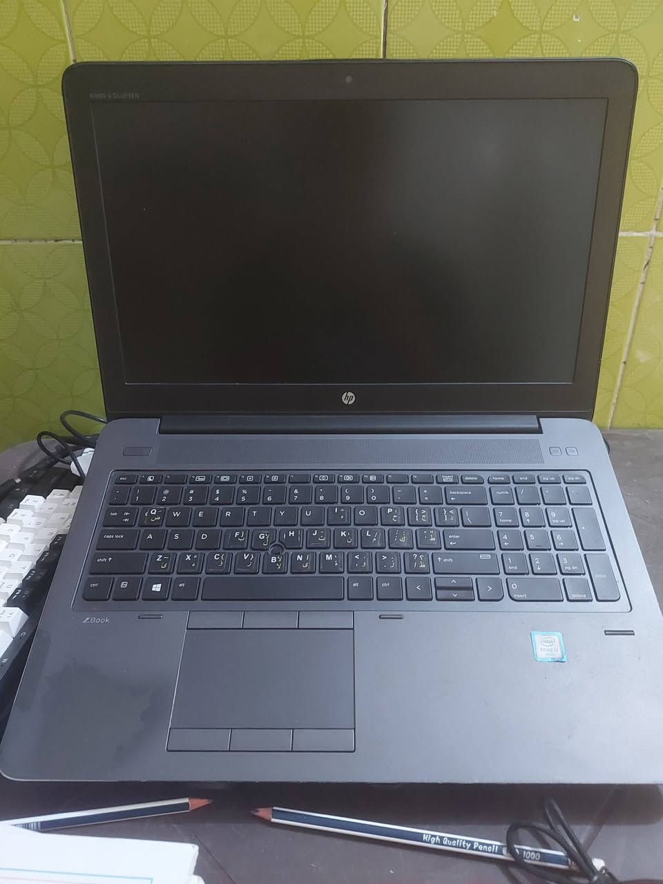لابتوب hp zbook 15 g3
i7 6700hq جيل السادس
8g رام
256m.2 تخزين
2g كرت شاشه خارجي
يجي وياها الشاحنه اصليه وجنطه 
بيها عيب بسيط مثل ما موضح بالصوره شويه طايح من لونها 

السعر 430 وبيها مجال بسيط ، مكاني كوت ماعندي توصيل ***********

