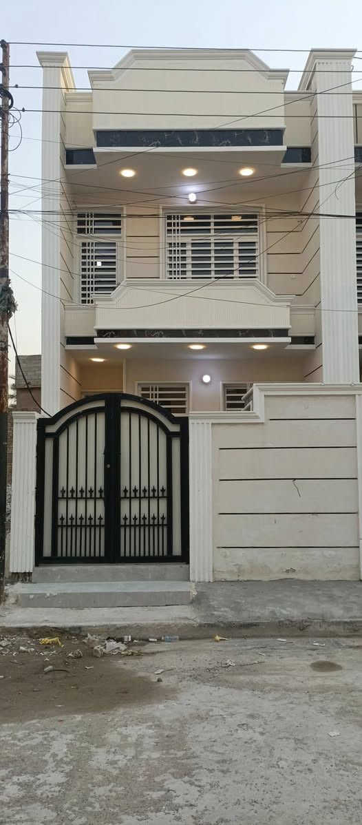 بسم الله الرحمن الرحيم تتوفر بيوت جدد للبيع طابقين. اكو بيهم يتكون من 3 نوم وكو 4 نوم معه كافة خدماته كامله البيت بناء جديد موقعهم.  بلجريخي وكو قرب كراج  لاسدي للستفسار مكتب دلاليه الرواد  ***********
