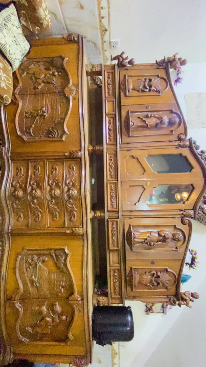 السلام عليكم ورحمة الله وبركاته هاذه معرض انتيكه من زمن الخمسينات بي 6جرارات صغار وبي 4جرارات كبار بس للتواصل معي على الرقم التالي ***********
