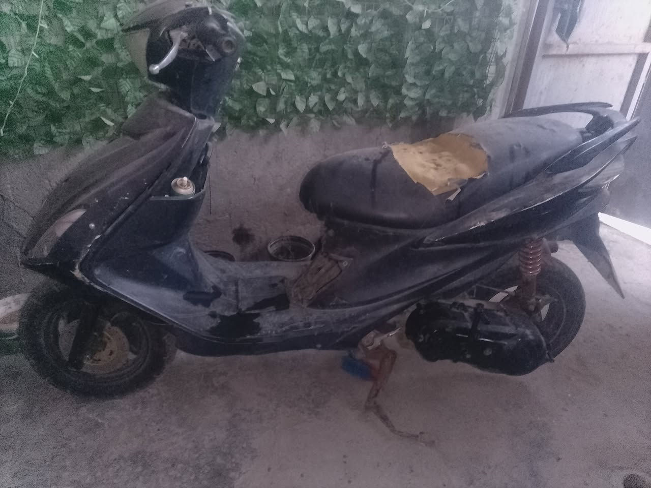 السلام عليكم
دراجات ثنين شغالات بس وحده نقصه فاكيوم
وحده نقصه عرموطه يعني مكايهن شغالات 
ثنين ب250 قفل 
مكاني مدينه الصدر 
***********
