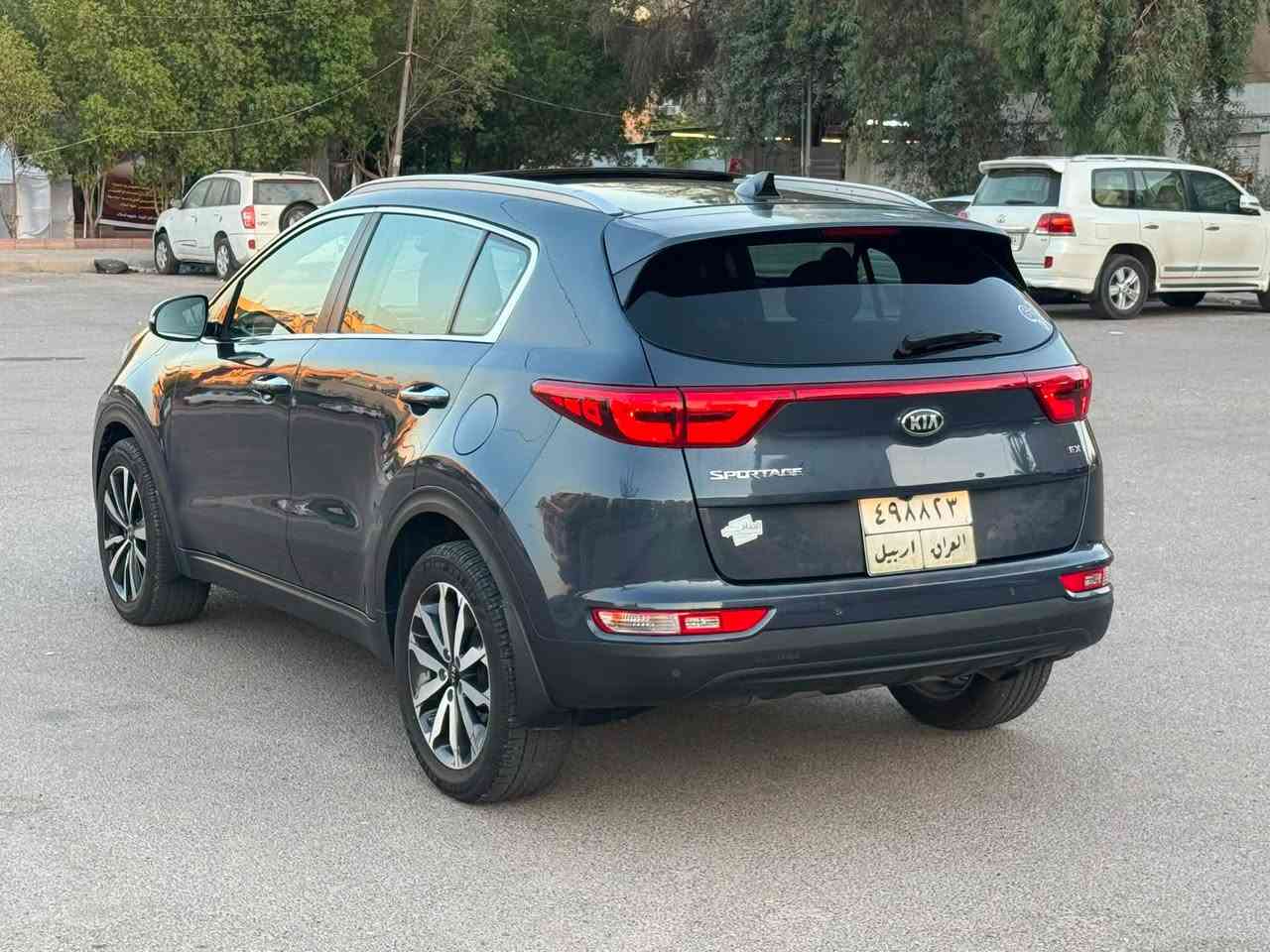 سبورتج 2017 EX فول للبيع
وارد امريكي صور الحادث داخل المنشور بيهة صفحه السايق صبغ اثر شخط بجم كبس 
كير مكينه صدر على وضع الشركه ماشيه 50 الف 
مواصفات ( بصمه / بانوراما / كشنات جلد / تدفئه تبريد كشنات / صندوك كهرباء / فور ويل / 3 انضمه قياده / رادار / تحديد مسار / تبريد قطعتين / ستيرن هيتر ) 
رقم اربيل تحويل او وكاله بشرط 
مكاني بغداد 
السعر :- 123 وبي مجال بسيط 
للاستفسار :- *********** // ***********
