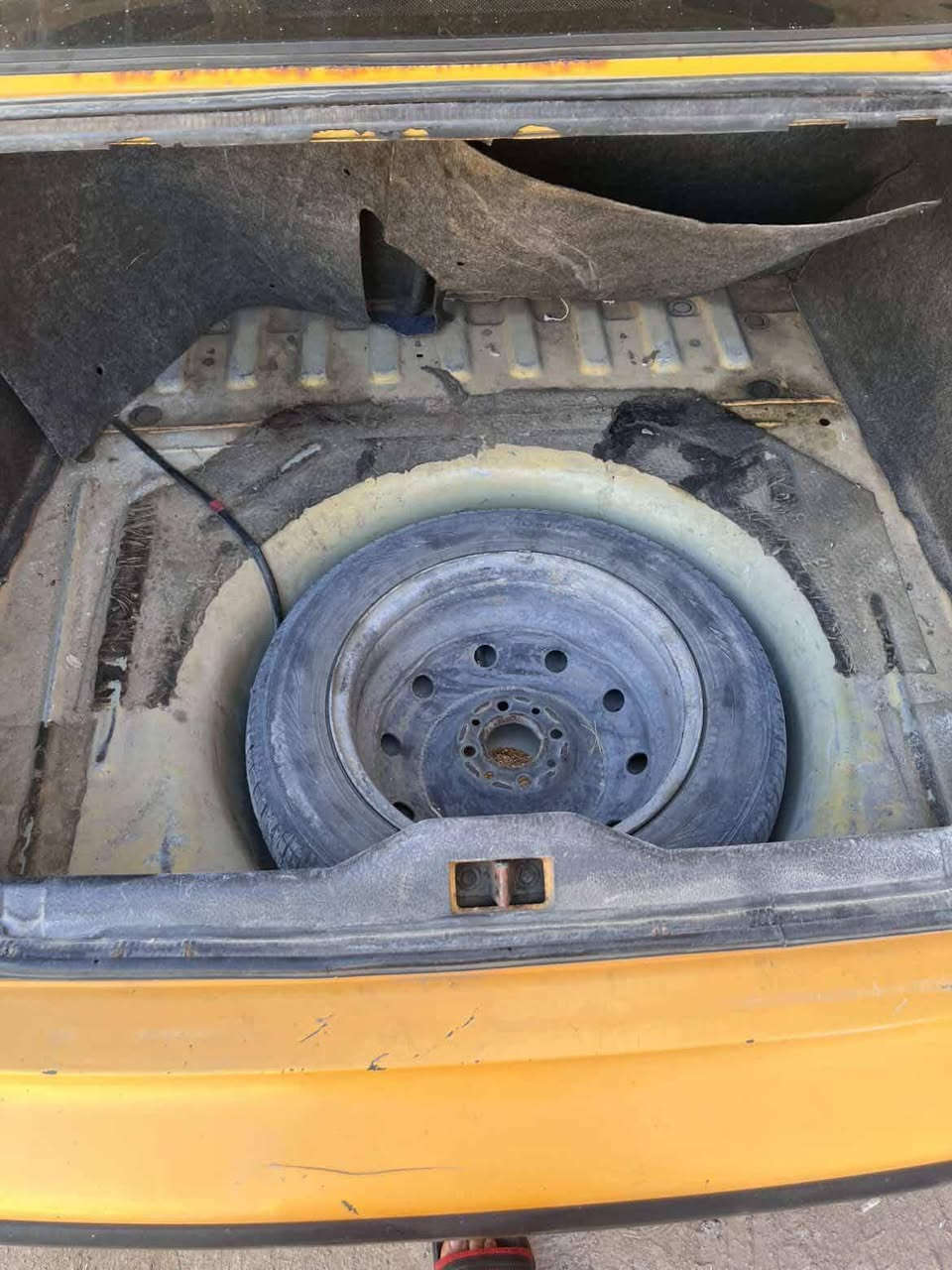 سلام عليكم سمند ناطق  مراوس بتكتك مديل 12 مكينه مكفوله والكير جدد البدي شوف العين نضيف حلو مابي خياسات تخم تاير جدد تبريد ثلج درايمات توني شادهن سنويه ال 29 راعيه موجود يريد تحويل مكان السياره البصره الكزيزهه
ال
الرقم ***********
