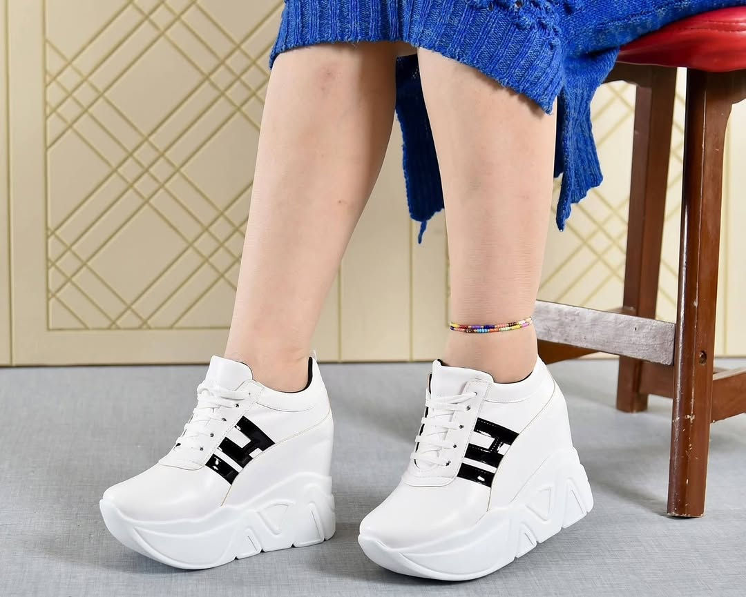 رياضي كعب داخلي ارتفاع 11cm الاكثر راحة 
Size 36 37 38 39 40 41 
للحجز مراسله الصفحة او الوتساب *********** 
يوجد خدمة توصيل لجميع المحافظات
