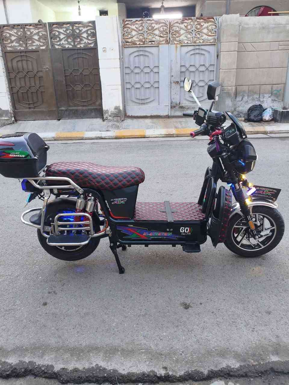 دراجة جبلي موديل 25 فول نظافة 6 بطاريات ام البصمة ..
البطاريات عدد 6 نوع الولي 32 امبير فول وعالفحص ..
الكهربائيات كلها شغاله .. مانع سرقة .. تشغيل عن بعد .. بصمة اصبع تشغيل .. لايت عالي ناصي .. دبل اشاره .. تثبيت سرعة .. نشرات ملونه جانبيه واماميه ..
دوشمة جديده .. 
الدراجة نظيفة حيله ومناقصها شي ..
السعر .. 550 .. وبي مجال ..
*********** .. واتساب ..
*********** ..
