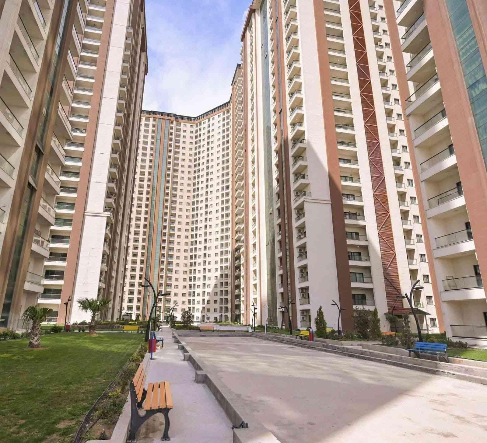 *تفاصيل الشقق*
شقق للبيع و اللأيجار مجمع اسكان تاور و نيو اسكان 
- الموقع: مجمع نيو اسكان واسكان تاور
- التوزيع:
    - غرفة + صالة
    - غرفتين + صالة
    - 3 غرف + صالة
- الوضع: مؤثث وفارغ متوفر
- للبيع والإيجار

*معلومات التواصل*
- رقم الهاتف: ***********
- طريقة التواصل: آسيا - واتساب
