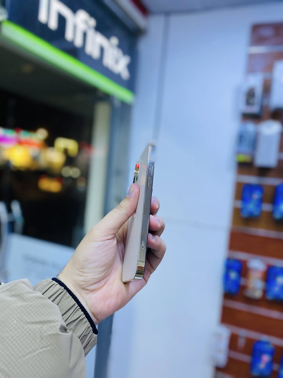 السلام عليكم للبيع ايفون 12 برو فقط ذاكره 256 بطاريه 77 للون ذهبي الجهاز شرق اوسط (دبل خط) ZA/A فقط مبدل ضهر وراجع بلادي الجهاز كلش حلو ونضيف مكفول حتى من الشخط وكلشي شغال بي ونضافته 100/100 السعر 325 مكاني تكريت شارع الزهور للاستفسار ***********
