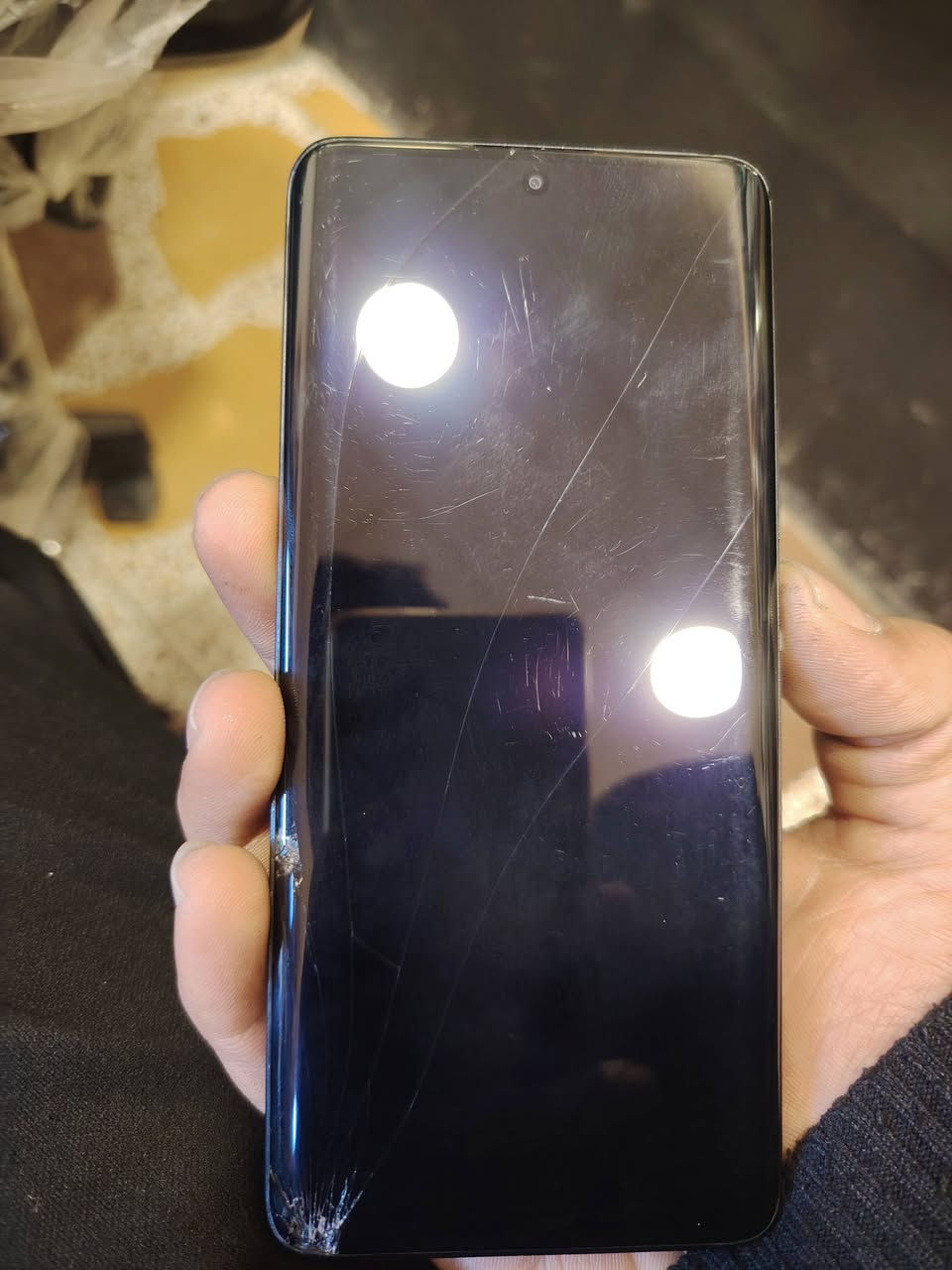 سلام عليكم جهاز ريدمي نوت 13 برو بلص 5g ذاكره 512 سعره 200 جهاز كلش راقي مامفتوح بس هاي الكسر الي بل شاشه الشراي يتصل عل رقم ***********
