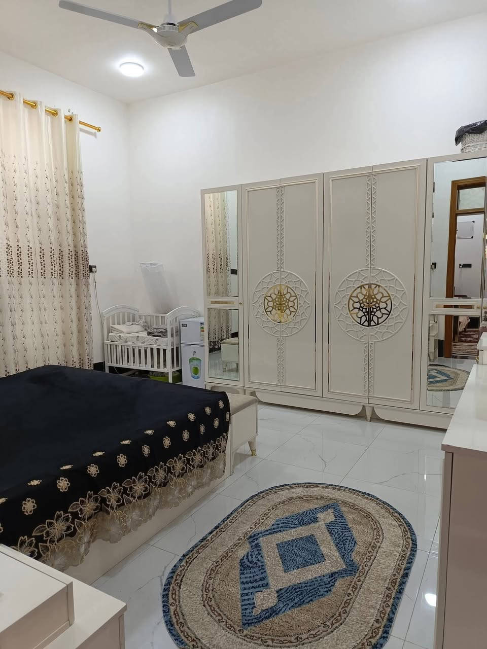 بيت للبيع المساحه 390 متر طابو زراعي سند 25 يحتوي على غرفتين وصاله وأستقبال ومطبخ وصحيات داخليه وخارجيه ومنور وطارمه وگراج وحديقه بناء حديث طابوگ جمهوري صب مسلح متوفره كافة الخدمات العنوان كربلاء طويريج حي المستقبل السعر خاص للأستفسار الأتصال على الارقام الموجوده 
***********
***********
