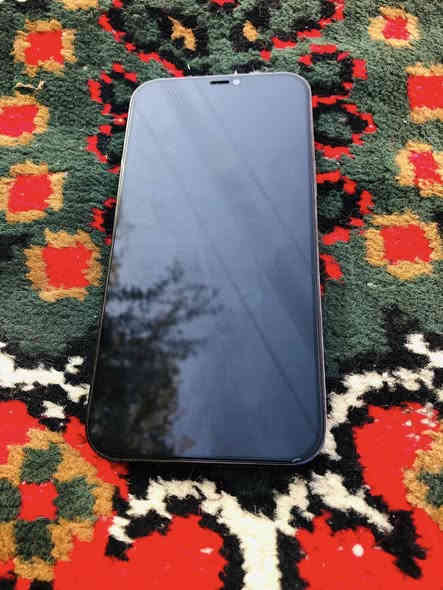 يوجد ايفون 12للبيع نضيف بطارية (77)مكفول عشائريآ خالي من اي ضرر من يرغب بل شراء يتصل ***********/
