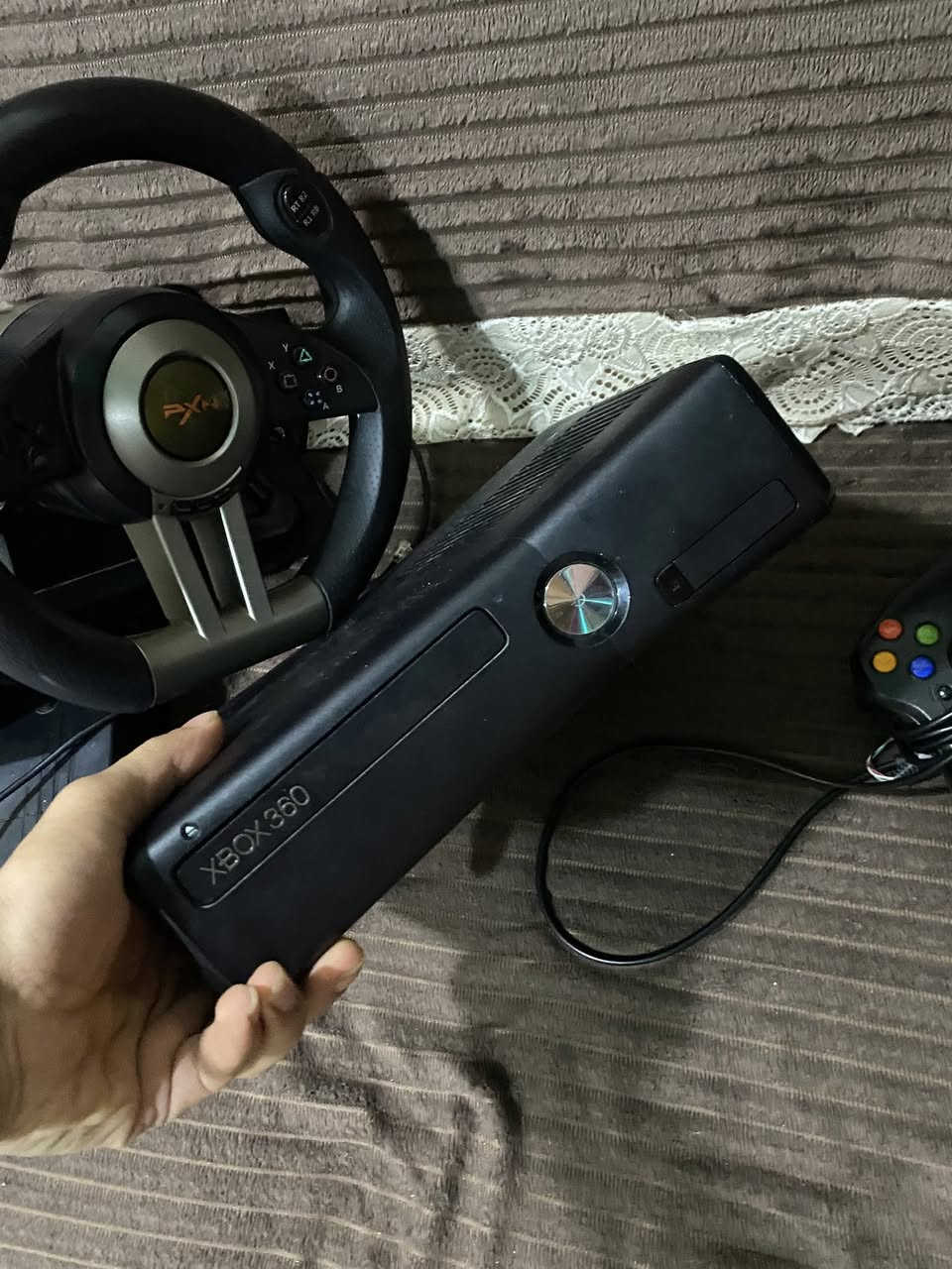 السلام عليكم اكس بوكس 360 وهار بي250 لعبه مع ستيرن جوكر السعر 150 (***********)
