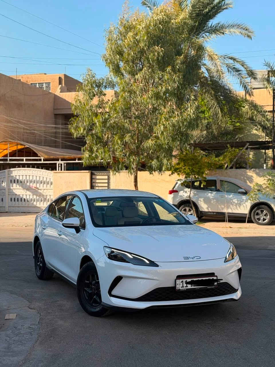 السلام عليكم
BYD سيل فايف
بصمه
جلد
داخل ابيض
شاشه
حساسات
تشغيل عن بعد
لد نهار
بكلايت لد
وبعد بيها موصفات
ماشيه 7 تلاف 
رقم بغداد تحويل ثاني يوم
مكفوله السياره عدا رصعه بلجاملغ وساحبها BDR⚠️
السعر 123 ورقه وبيها مجال  بسيط
***********
