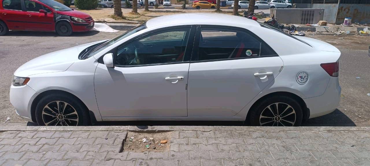 سياره سيراتوا موديل ٢٠١٢ رقم بابل ٣قطع اللون ابيض