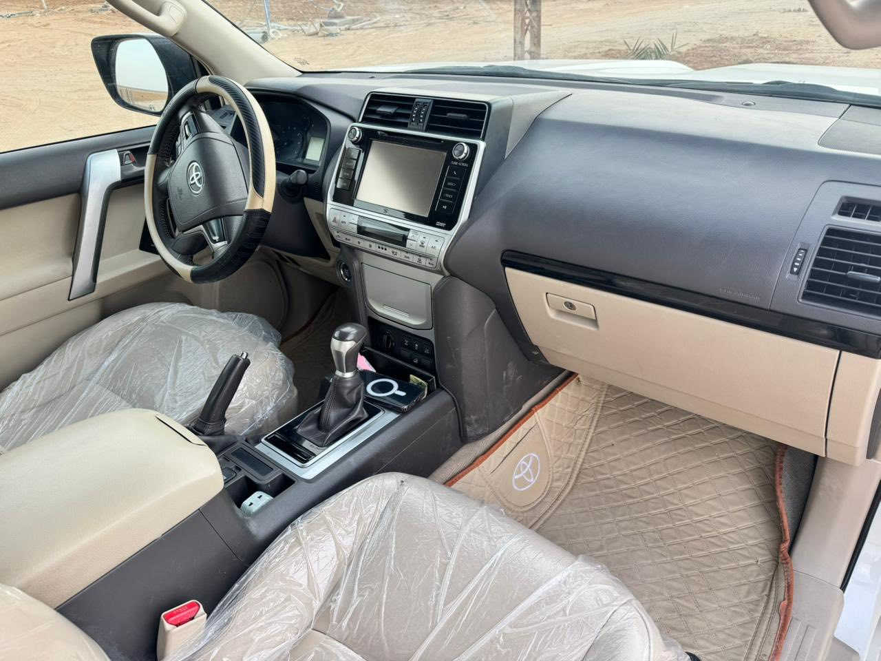 السلام عليكم ورحمة الله للبيع تيوتا برادو خليجي موديل 2019 مواصفات TXS ماشيه 90 الف تخم تاير دلوب مكفوله كفاله عامه لا بارد ولا صبغ رقم بغداد الجديد كشنات كهرباء كشنات جلد مري شفط بصمات ثنين وياها محرك 6 سلندر 7 راكب 3 قطع تبريد ثلاجه ماممدود عليها سبانه من الشركه ساز باب اول زراك لايت حساسات كامره اصليه لايت زينون عالي وناصي385 وبيها مجال للشراي سياره مال جنيه مكانها بالرمادي الشراي يتصل 
***********
