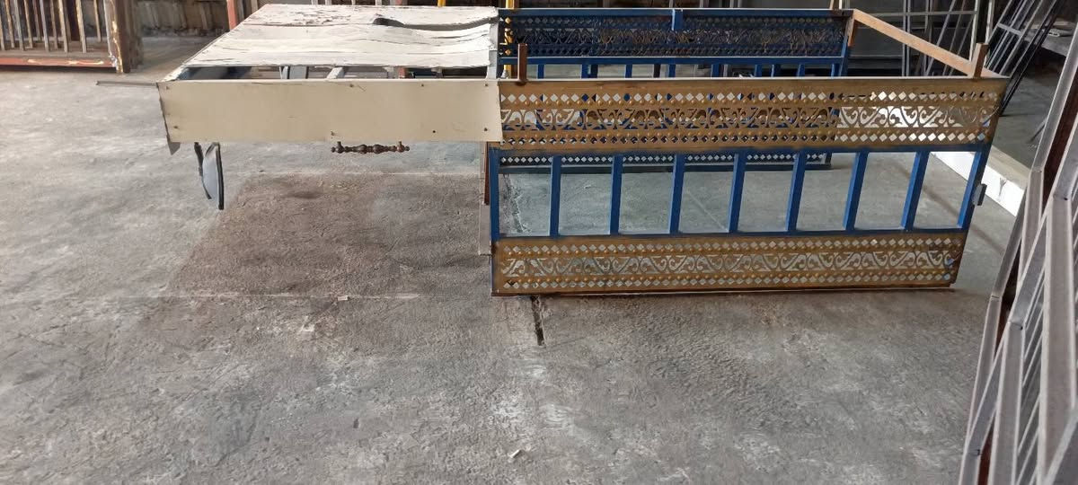 سلام عليكم محجل البيع نضيف مابيه لا كسر ولا فطر سعر 100وبيه مجال قليل الي شراي مكاني رمادي الخمسه كيلو رقم الهاتف ***********
