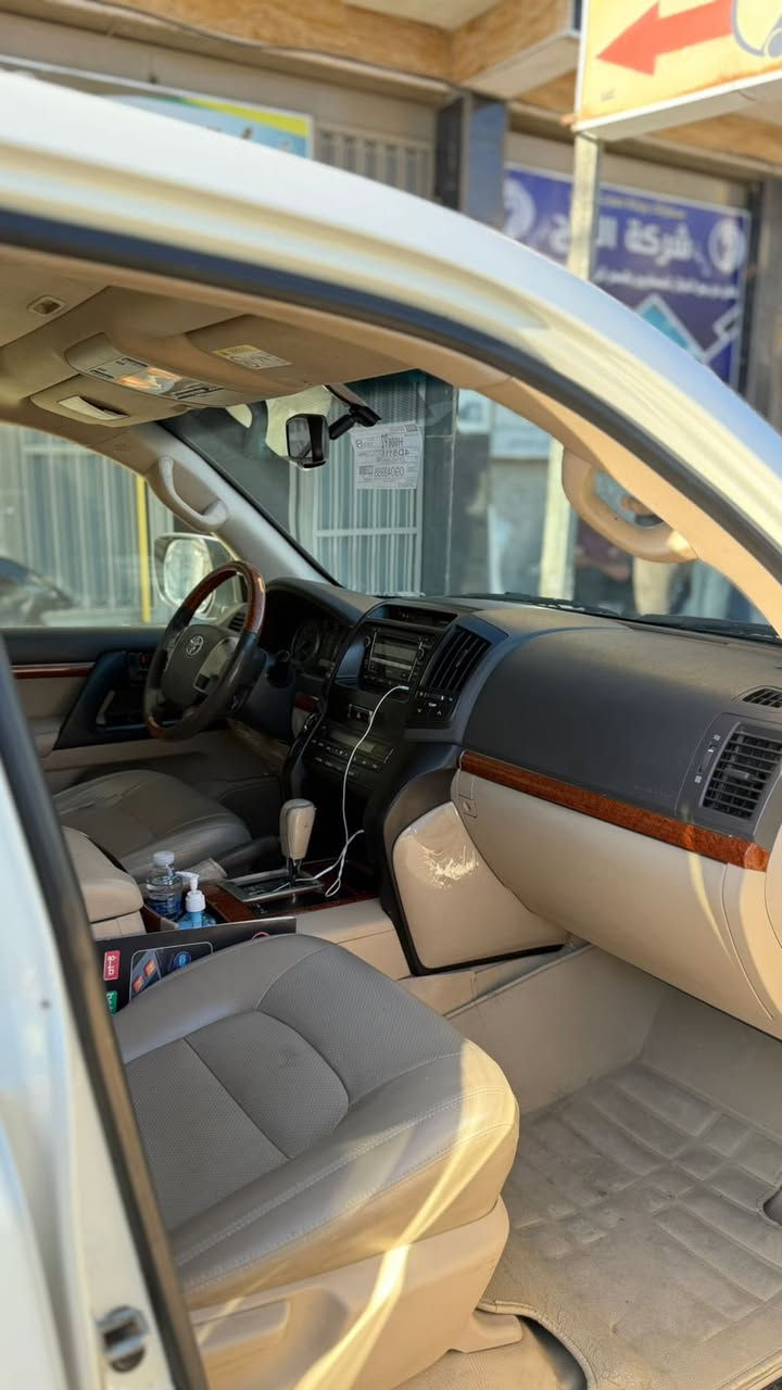 السلام عليكم
تويوتا لاندكروز 2014 ابيض GXR بريم باب اول 
محرك 6 سلندر 
ماشي 160 كيلو حقيقي 
رقم بغداد الجديد باسمي تحويل مباشر 
استخدام شخصي جديده بمعنى الكلمه 
مكفوله السياره عده جاملغ امامي تبديل فقط سونار ب منشور 
مكينه كير كفالة 100‎%‎ 
حدادية تراي شرط 100‎%‎
المواصفات المعروفه للاندكروزر  GXR
حساسات ، كامره ، مري شفط ،
تشغيل عن بعد ، لايت زينون عالي ناصي 
داخل جلد ، كرسي كهرباء ، طفاية 
مرايات عتم عاكس للضوء العالي 
داخل صاج ، فول تحكمات

السعر 390 وبيهة مجال 

مكان السياره الكوت 📍‭ 
0783 231 5133‬
