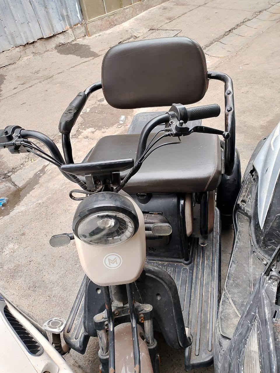 للبيع السعر ٥٠٠ وبيها مجال مكان شارع حيفا لاتصال ‏‪***********‬‏
