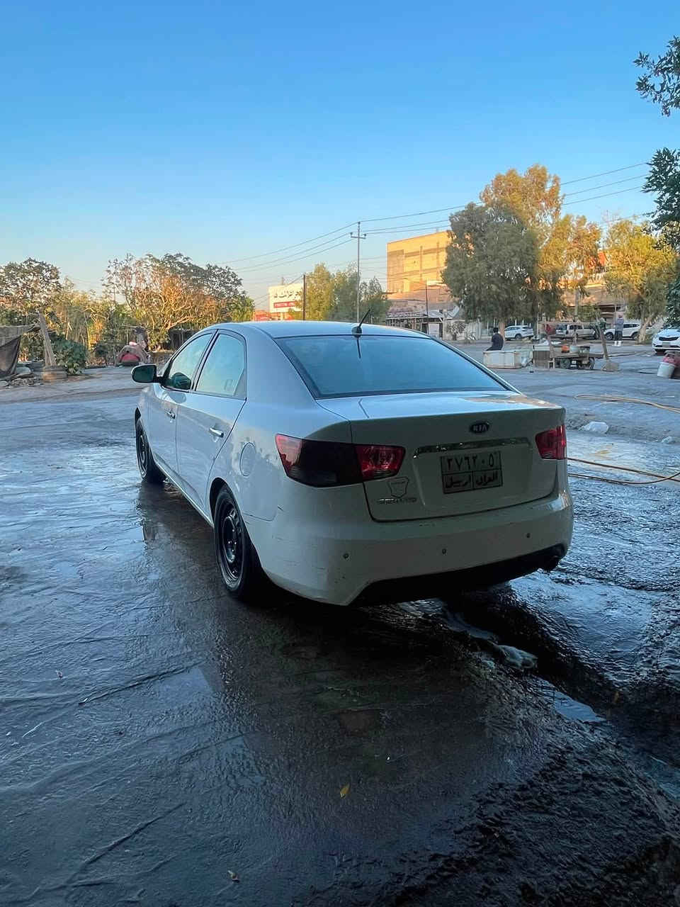 كيا سيراتو   خليجي  مكفول من الصبغ ولفتح  فقط باردات قليلة   فول كامل مواصفات ماعدا البصمه بيه فتحه ومري شفط  وداخل بيجي  محرك 1600  هيه معروفه مواصفاته  شباب السياره مال جنيان جانيه 10 سنين  سياره حلوه وجاهزه 
سعره ب96 ورقة وبيه مجال وبلخدمة مكانه نجف 
للأستفسار *********** موجود واتساب ومازنجر وكل مكان
