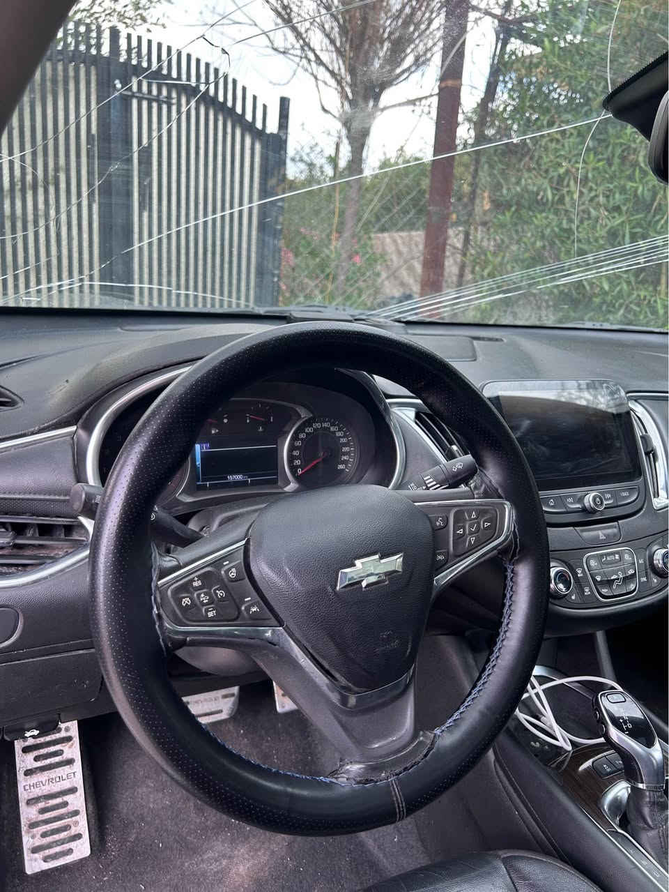 Malibu 2017 premier 20 turbo 260Hp
مەکینە گەورە مرغوب فوول مواسەفات  
پانوراما  سقف رەش کوشین جلد هیتەر خزن کارەبایی  برێک بصمە ئۆتۆ هۆلد ئۆتۆ پارک شاشە گەورە تبرید مرکزی رادار خەتی جادە فوول ..... ..  سیارەکە وەکو لێدان ٤ پاچەی هەیە تۆزێ ناوی گرتووە بەس سبوغ عام کراوە بۆ جوانی و یەک ڕەنگی  گێر مەکینە تبرید کارەبایی هەموو شتی بە شەرت زۆر نەرم و بە کێشە  چوار تەیە و ویلی سپۆرت لۆک لەسەرە  
هەولێر 
***********
سعر 88$ مجال أربيل, العراق
