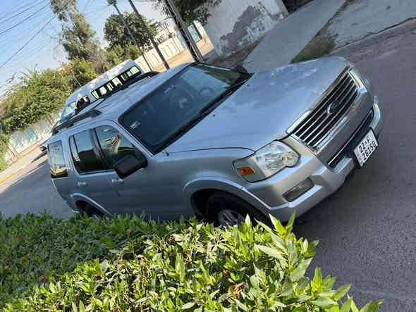 للبيع اكس بلور موديل ٢٠١٠ قطعتين صبغ فقط كير مكينه صدر تبريد سياره جاهزه وخير من الله السعر ١٠٠ ورقه مكانها بغداد العامريه الاتصال *********** بغداد
