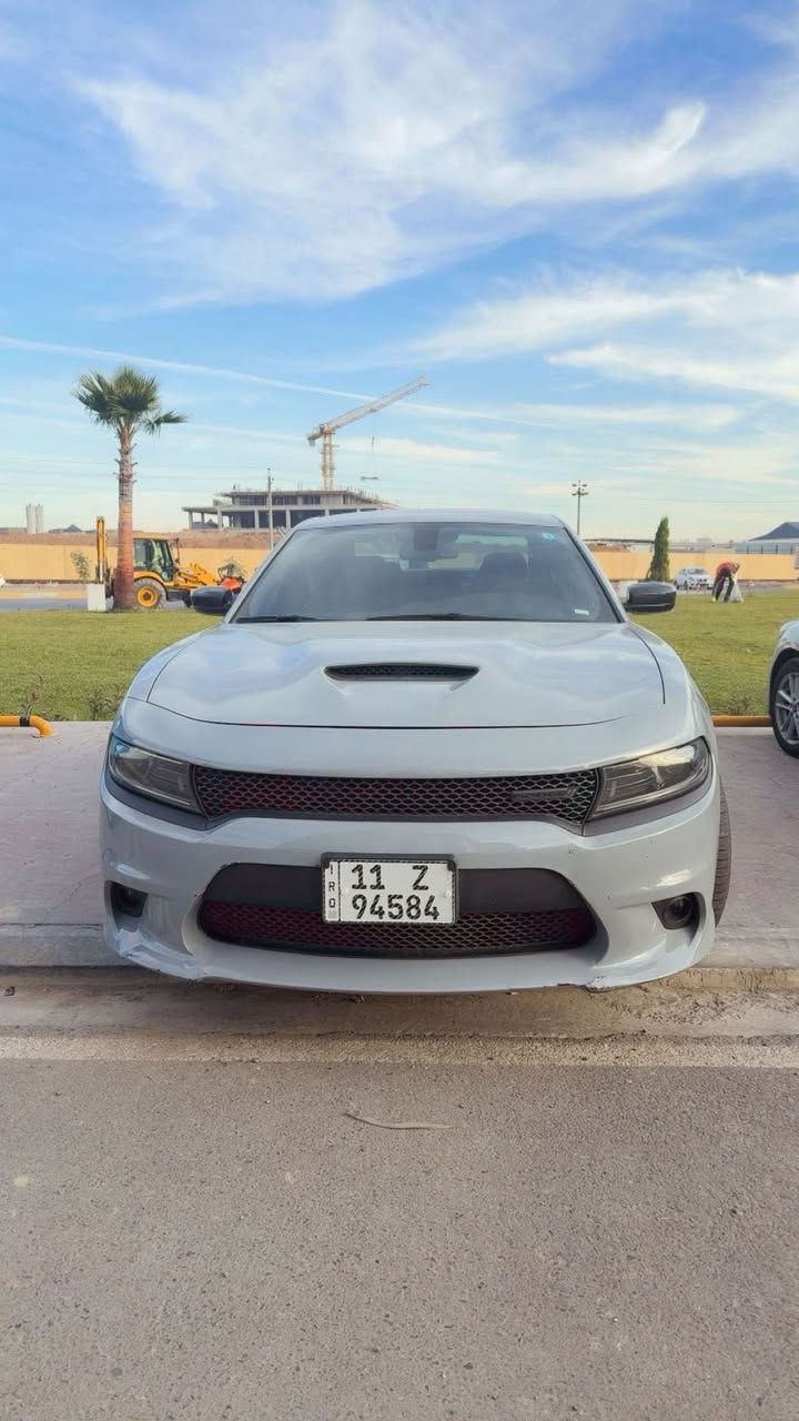 السلام عليكم
جارجر GT  لون سموكي صور امريكه مرفقه 

موديل 2022

ماشيه42 mi 

سيارة كلين  
فقط طلقتين باب السايق 

سيارة جديده ماشاء الله 
 

***********
