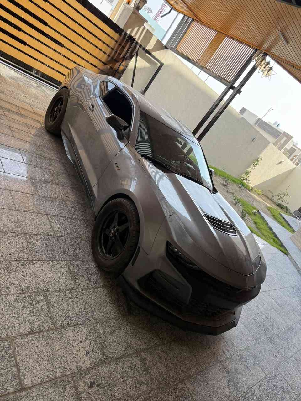 كمارو موديل 2022 LT1 مكينه 6200 بدون رقم 
حادث جاملغ وبنيد بدون دواخل وجميع الايرباكات راجعه سستم 
السياره جانت مزوده ونفتح تزويدها  يعني مكينه مفتوحه 
وجان بيها بيبان فايبر وقبق جنطه فايبر ورجعت هسه ستوك 
السعر ١٦٥ بيها مجال بيع فقط بدون مراوس
للاستفسار ***********
