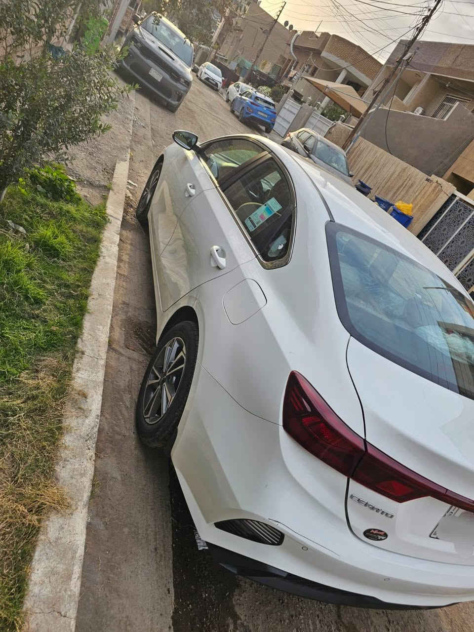 السلام عليكم
سيراتو 2024 مكينة 2000 فتحة كامره وحساس وشاشة كار بلي  مانع انزلاق تخم تاير مكفوله من الصبغ والبارد بيها ملاحظات بسيطة ماشية 74  
السعر 180 وبيها مجال بسيط 
للتواصل 
***********
