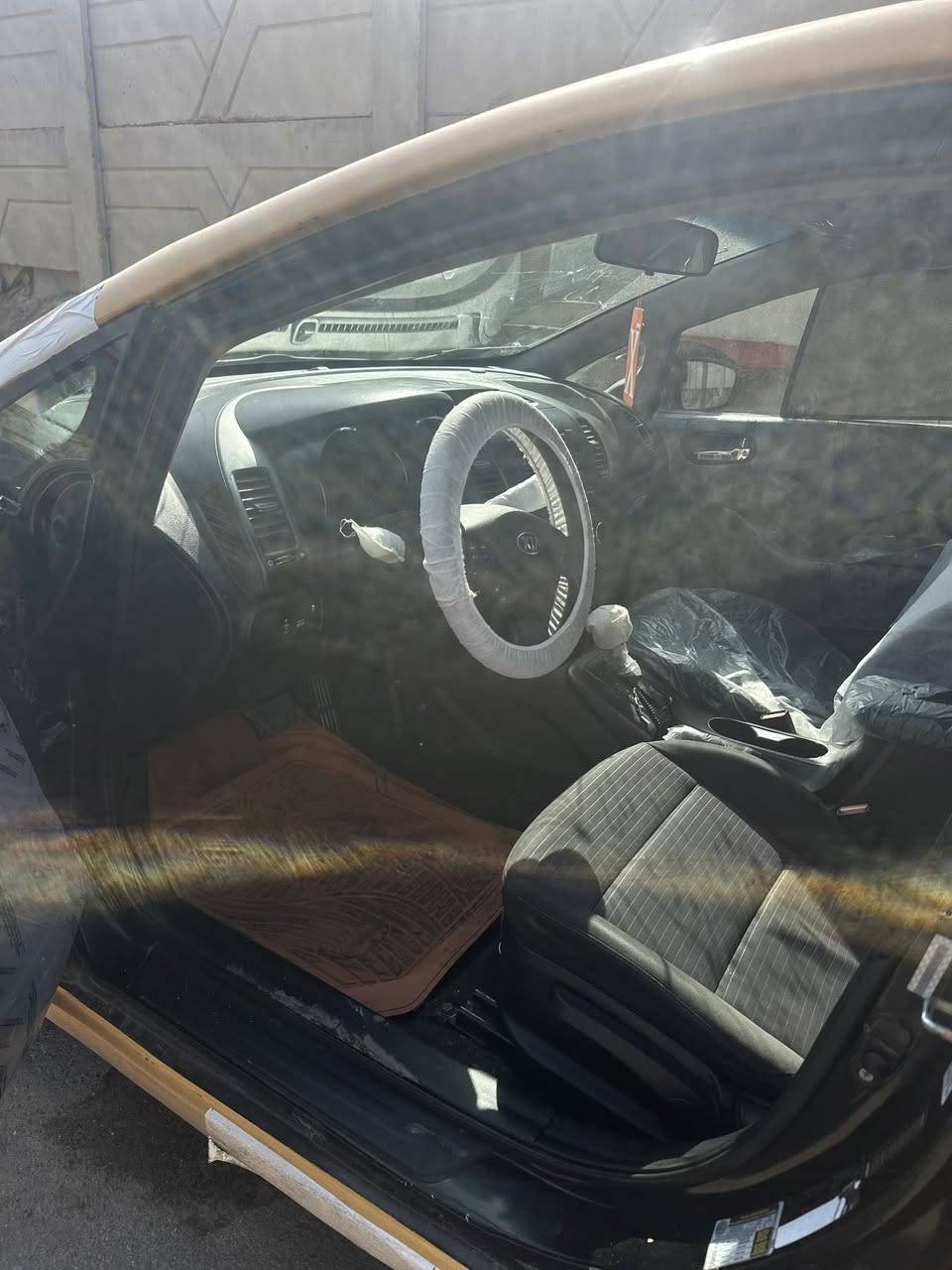 السلام عليكم فوتي حاوية بدون كص
مديد 2015 السياره جاهزه  من كل النواحي 
كير محرك كفالة السياره حلوه وجاهزه
السعر ٤٥ وبيها مجال العنوان بصره 
***********
