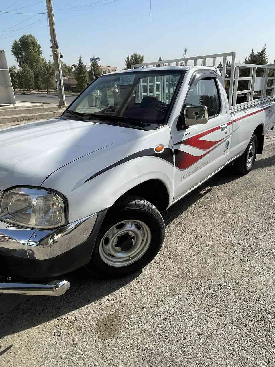 نيسان ٢٠٠٧
سه نه وي تا ٢٠٣١ ه 
ته بريد و گير و مه كينه و به ناوكردن به شه رت
بس ده نگي زنجيري تيدايه
جاهيزه و هي ناو كاسبيه
دوو بستي له به يني ده رگا و بودي سبوغ ه
هيجيتري نيه هه مووي به شه رت 
سعري ١١٧ و مجال
واتساب ***********
