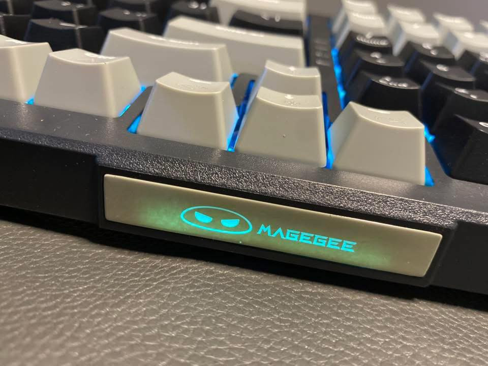 سلام عليكم 🫡
حبايبنا الغوالي 🤍🌺

متوفر كيبورد من شركة MAGEGEE 

كامل ملحقات مع سويجات تبديل 

اضاءة باك لايت بالون ازرق ثابت مع نمط متغيير 

سعر 20,000 دينار مع التوصيل 

الفحص أمام المندوب 

🚚يوجد خدمة توصيل لجميع المحافظات


**إذا كنت صاحب هذا الإعلان وتريد حذفه لأي سبب، رجاءا أرسل رسالة إلى الدعم الفني**