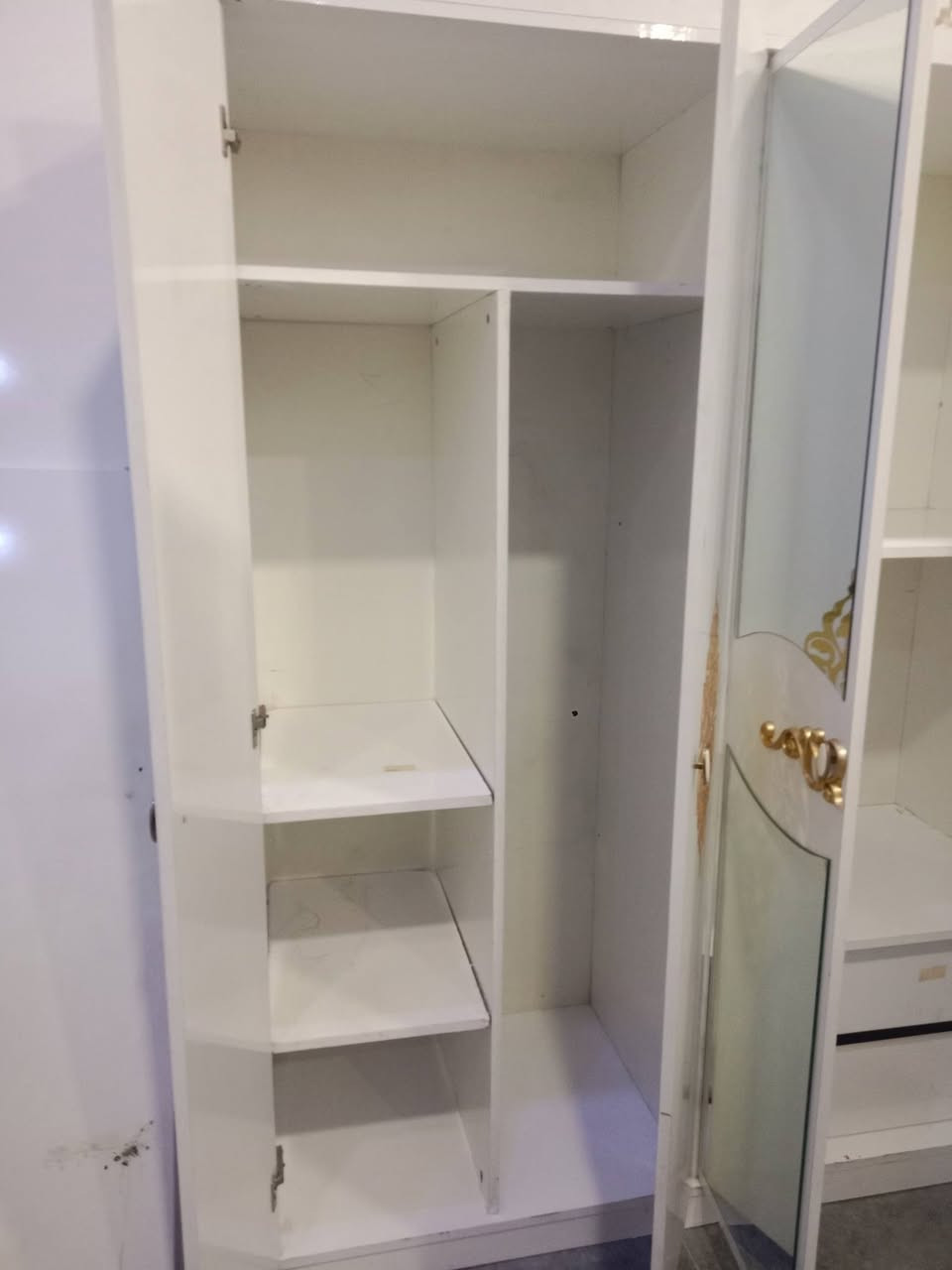 غرفة نوم للبيع مع شد ونقل ودوشك سعر 425 للتواصل ***********
