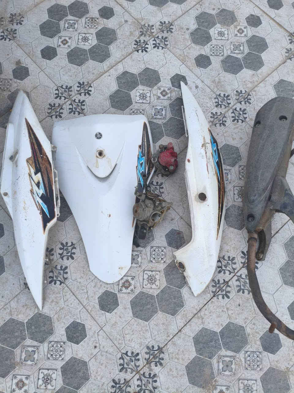 السلام عليكم 

للبيع فقط 

ماكس عدلة نظيفة سلف هندر كهربائيات كلها شغالة بس عداد البنزين واكف 

محرك بلاد 49 لا تنقيص لا تبخير ناعم كلش ما مفتوح 
دبلات امامي خلفي شغال  
السعر 800
واتساب ***********
