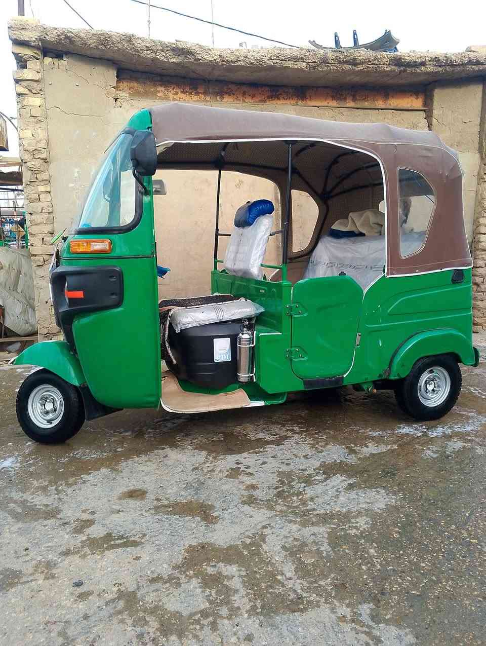 سلام عليكم تكتك للبيع ٢٢ شهر ١١ رقم ذي قار لوحات نكليزي كفاله عامه كشر ومكينه الشراي يتصل وبي خير ويدلل ***********
