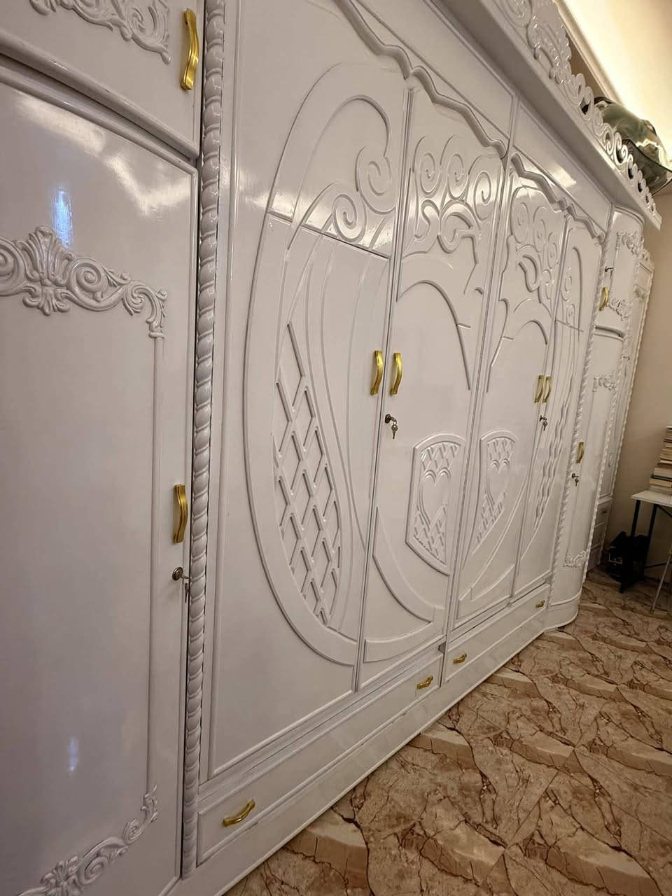 غرفة نوم للبيع 
السعر التواصل واتس اب 
***********
