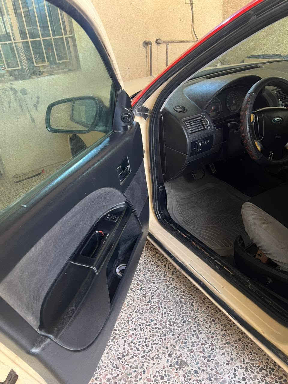 فورد مونديو 2007 بأسمي محرك 2000  وكير مكفول سيارة كامله نقص بس تبريد سعرها 32 وبيها مجال بسيط
***********
