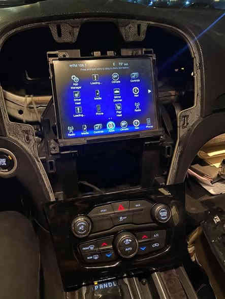 سلام عليكم شاشات وبامه جارجر لبيع شرط اصليات فتح وشدوبرمجه وفتح كود سعر لوحده ٣٠٠الف مكاني بصره ***********
